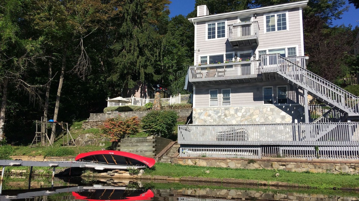 West Milford House | Large Family House On The Lake