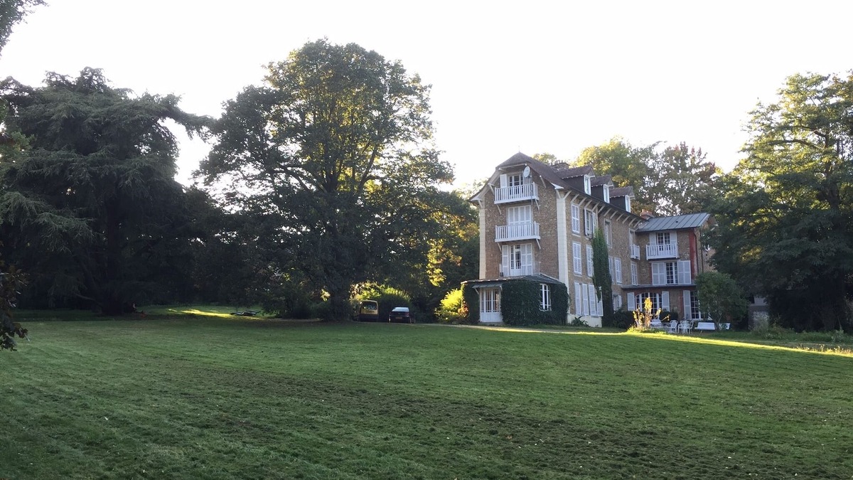 Orgeval House | Large family house with large garden