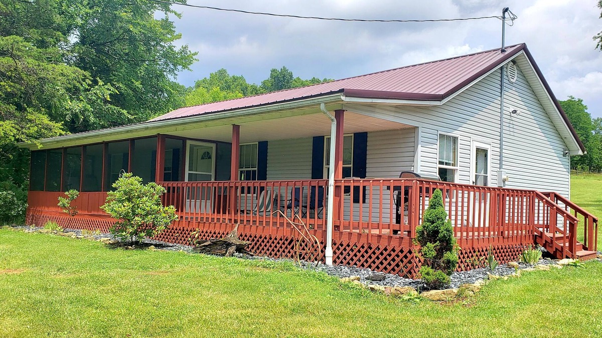 Langsville House | Large Farm Cabin with Private Pond in the middle of Cow Fields & Wildflowers