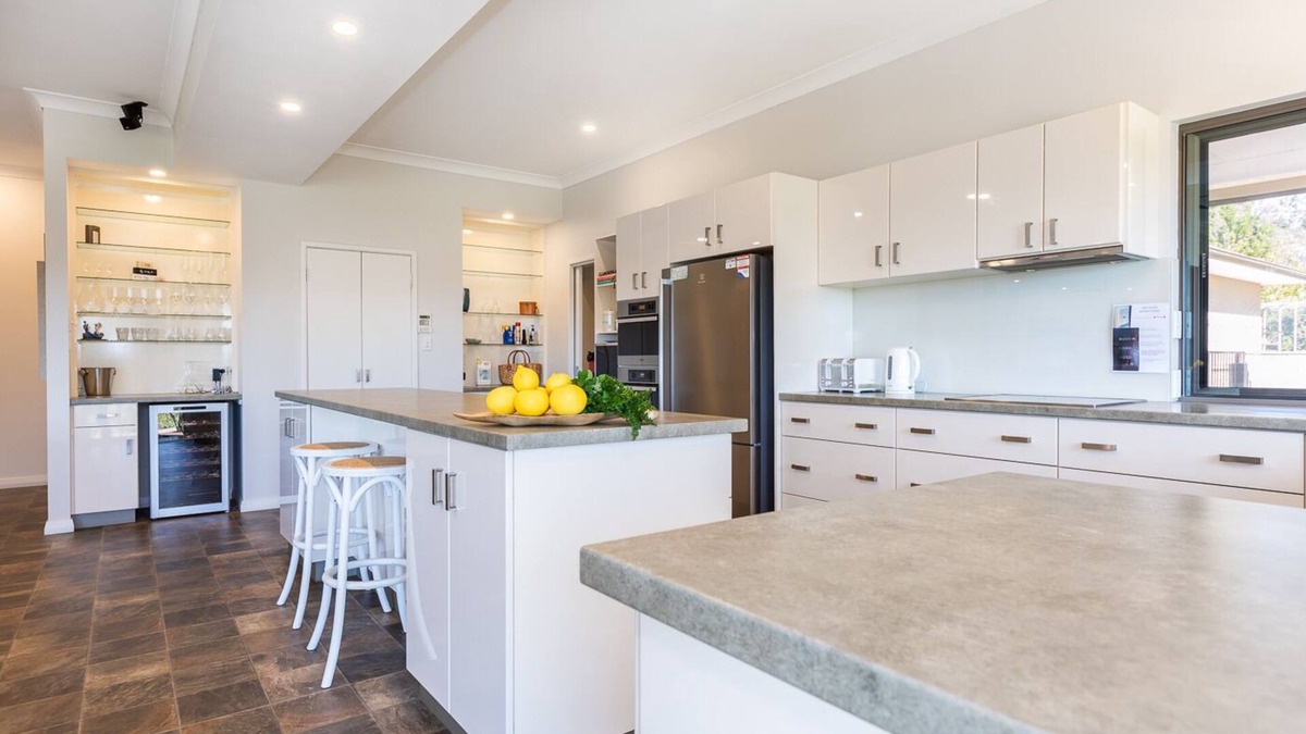 Ferguson House | LARGE FARM STAY PROPERTY - GREAT FOR FRIENDS & FAMILY HOLIDAYS