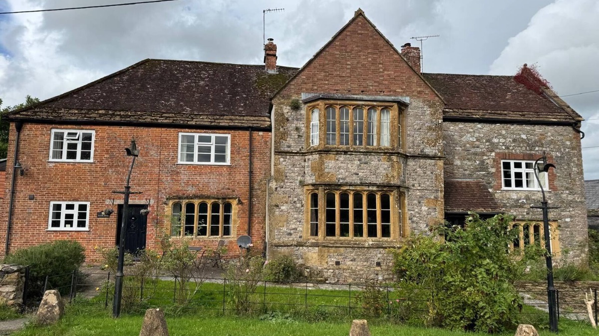 Chard House | Large Farmhouse - Swimming Pool, Hot Tub and Sauna