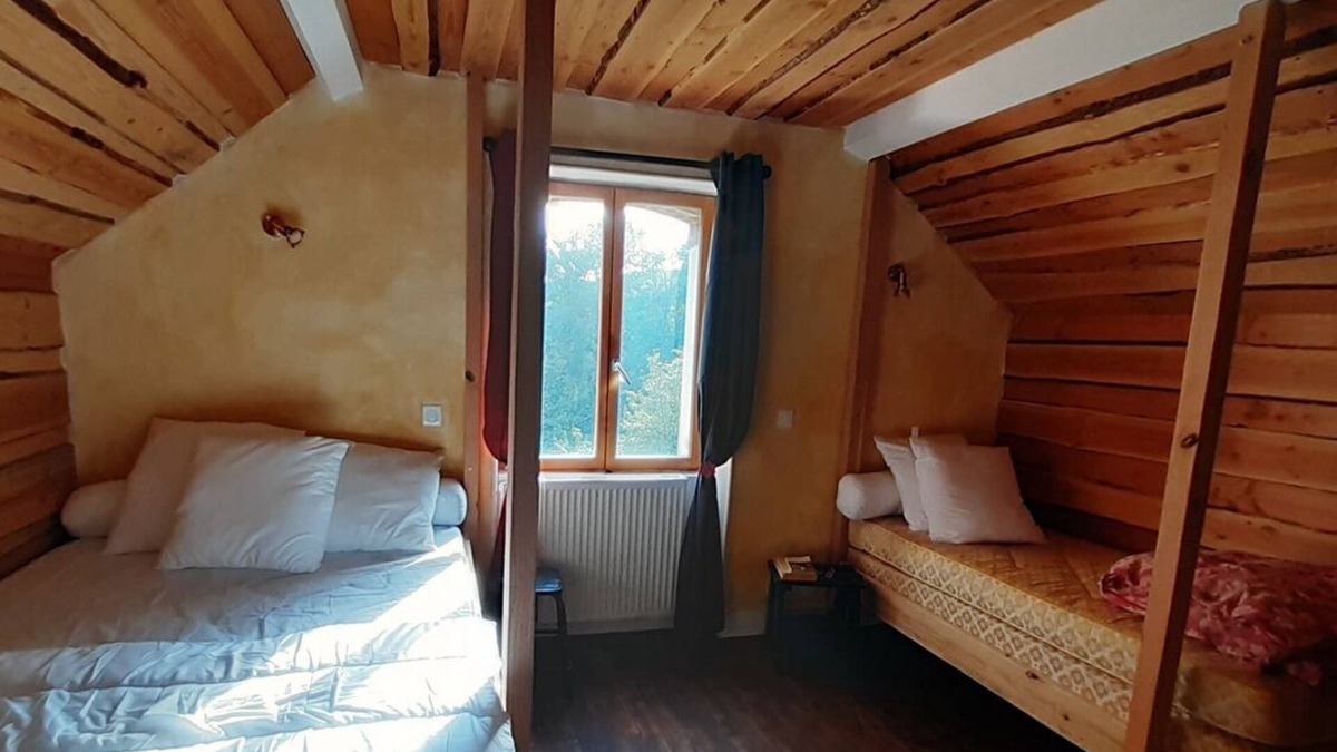 La Nouaille Cottage | Large forest lodge