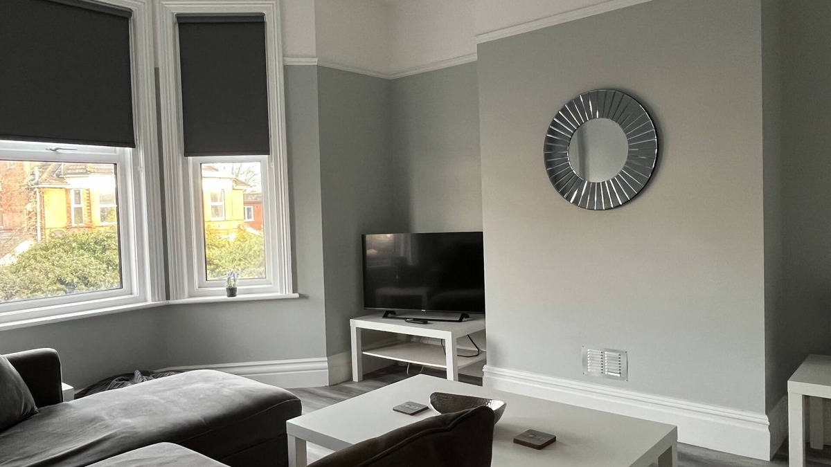 Boscombe Apartment | Large four bedroom home in Bournemouth n