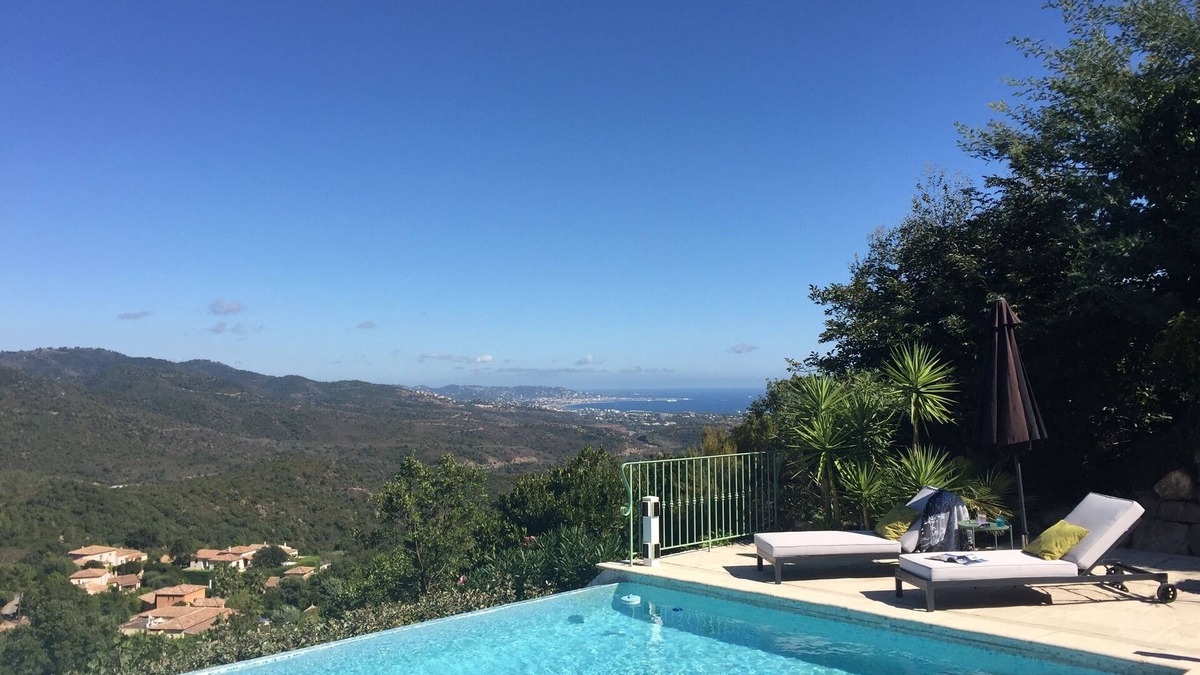 Les Adrets-de-l'Esterel Apartment | Large stylish apartment with sea views over the Bay of Cannes and infinity pool