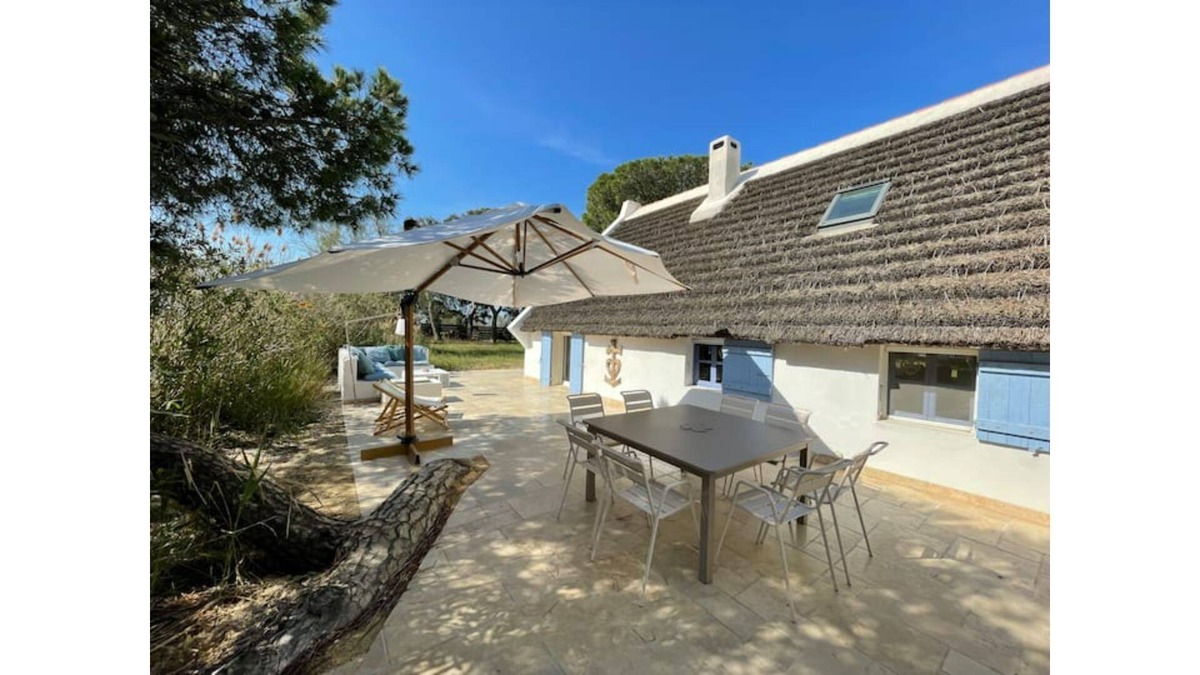Saintes-Maries-de-la-Mer Cabin | Large Guardian's House with trailer