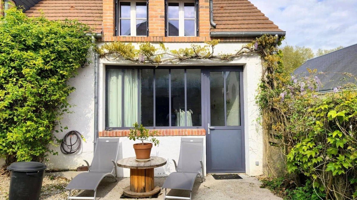 Lestiou Apartment | Large, fully-equipped studio 10 minutes from Chambord, on the Loire cycle route