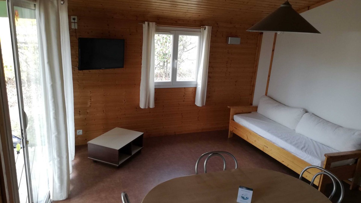 Beynat Ski Chalet | Large furnished cottage with terrace
