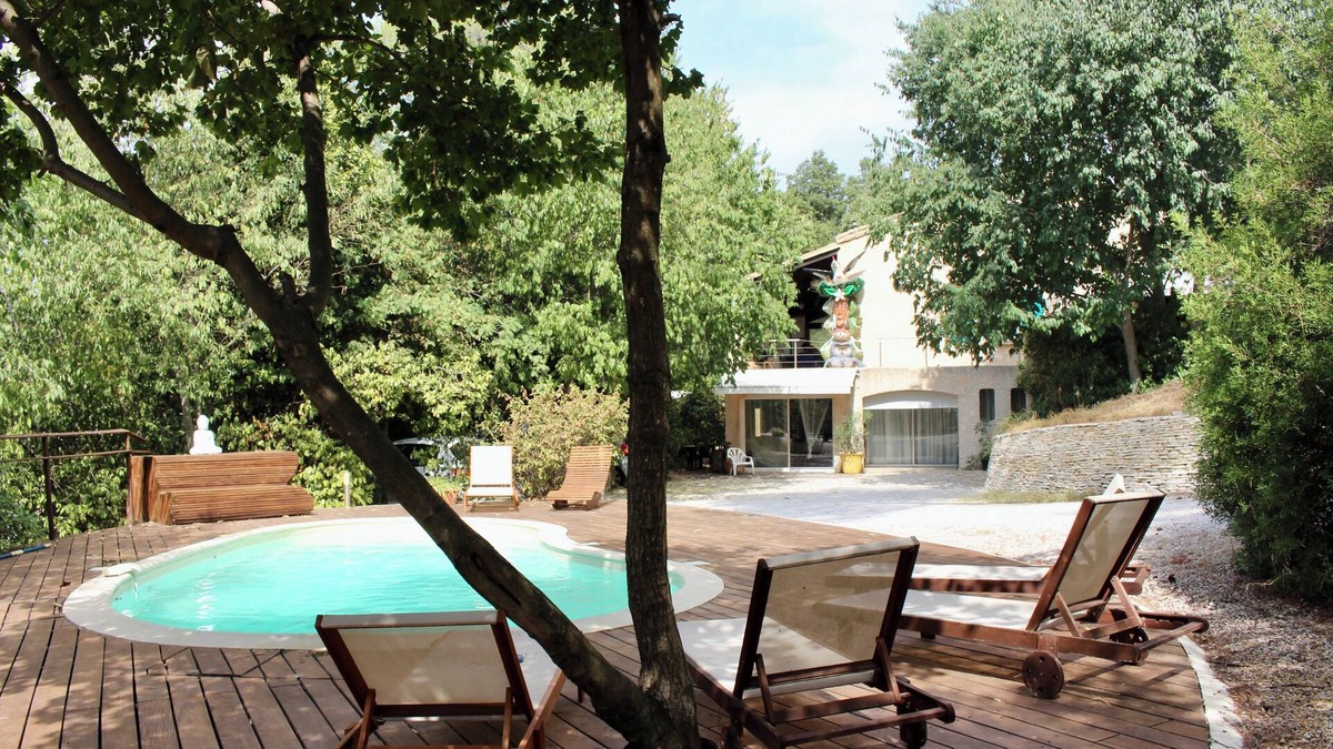 Saint-Gely-du-Fesc Villa | Large garden with swimming pool.
