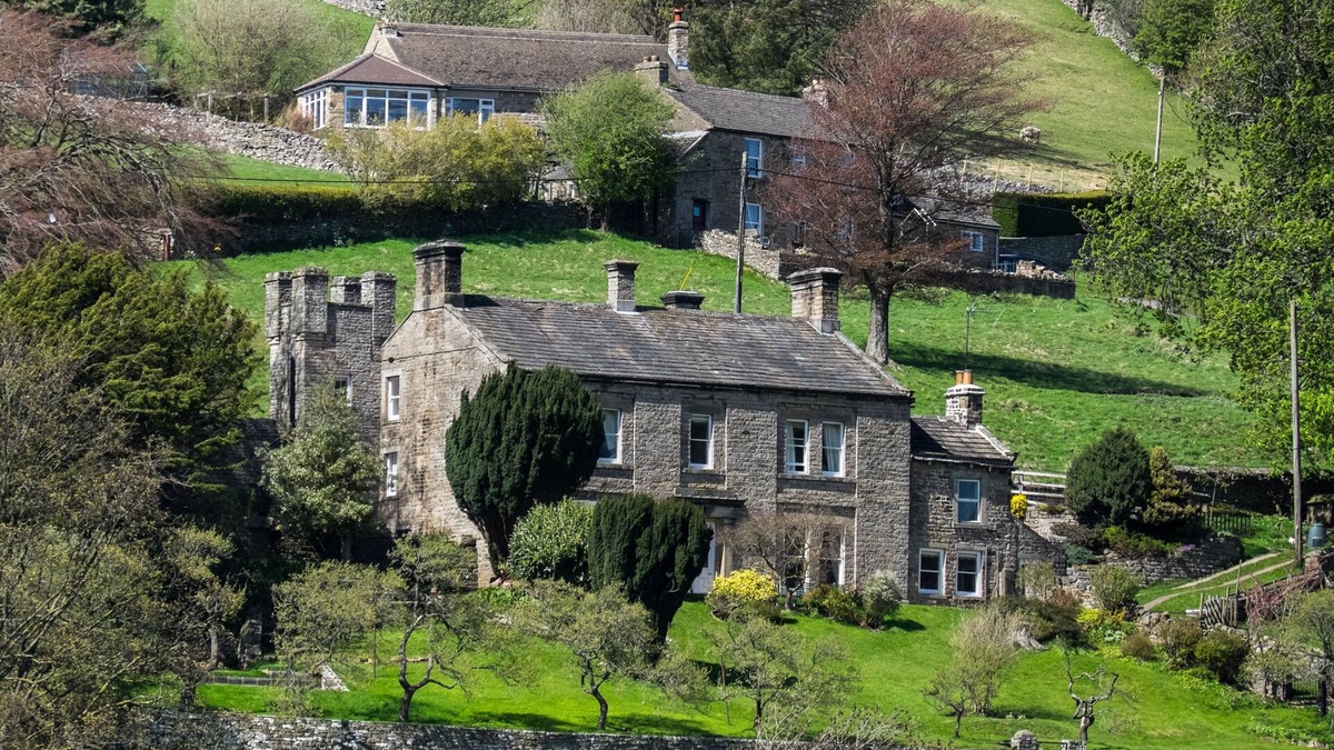 Fremington House | Large Georgian Country House, in rural location with great pubs and walks