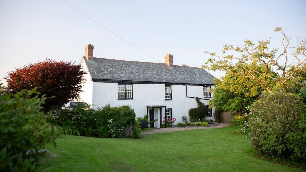 Bude House | Large Grade II Listed 17th Century Farm House In Stunning Rural Location Near Ocean