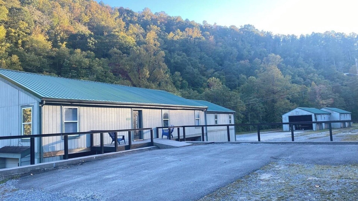 Pineville House | Large group & couples retreat