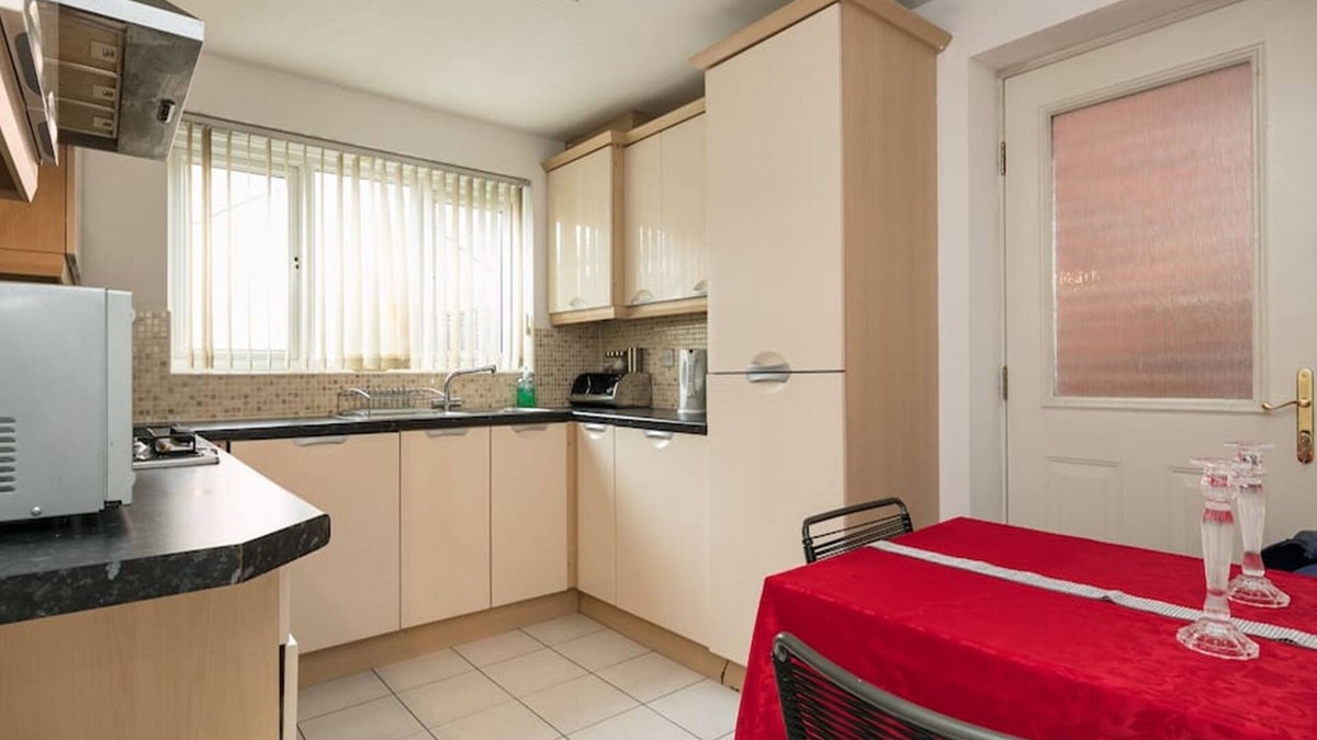 Cheetham Hill House | Large group or Contractors Short Term Accommodation, Elizabeth street