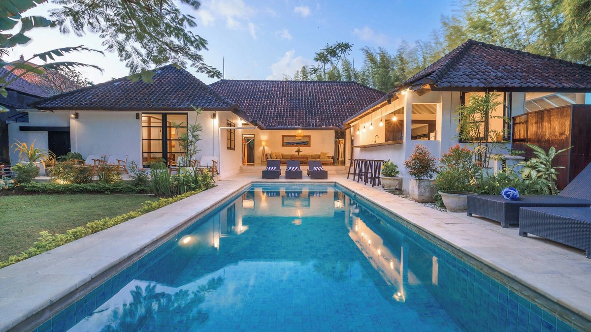 Petitenget Villa | LARGE GROUPS, 10 BDR, NR BEACH, GREAT INCLUSIONS