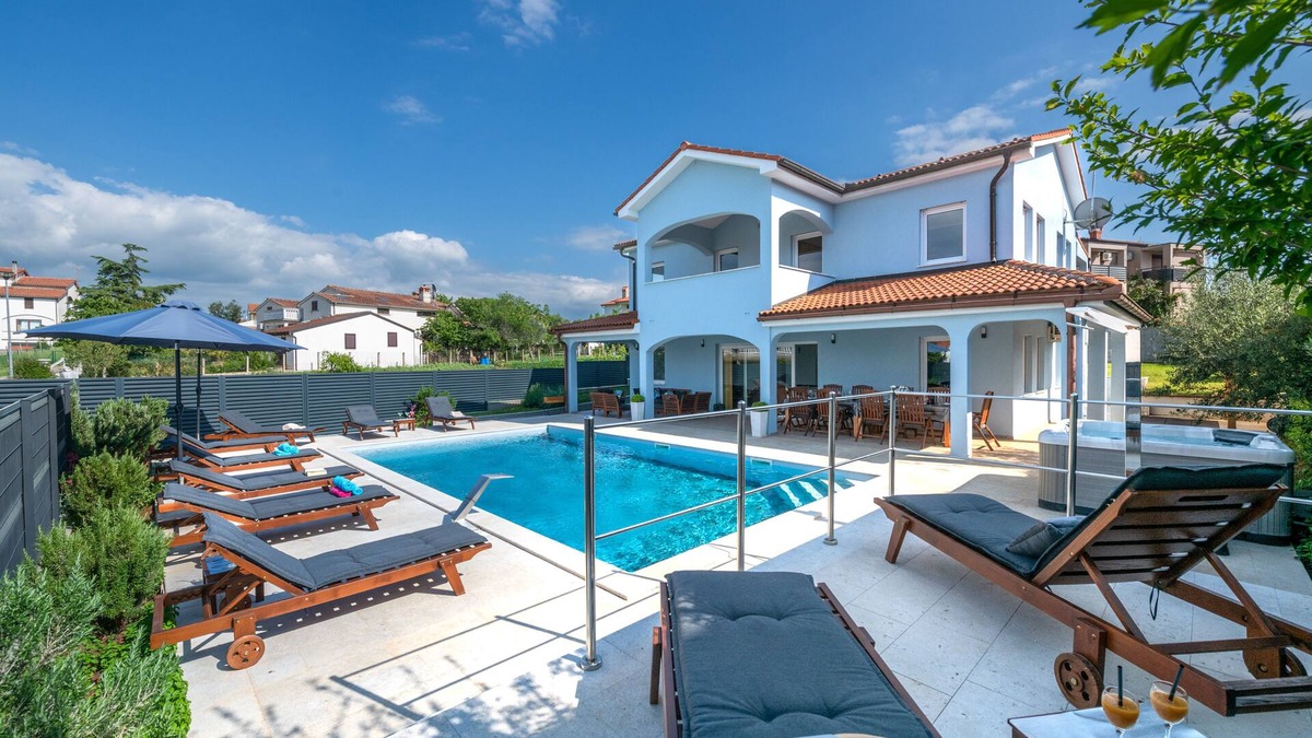 Musalez House | Large heated pool, sauna, jacuzzi, charging station for electric vehicles 22kW