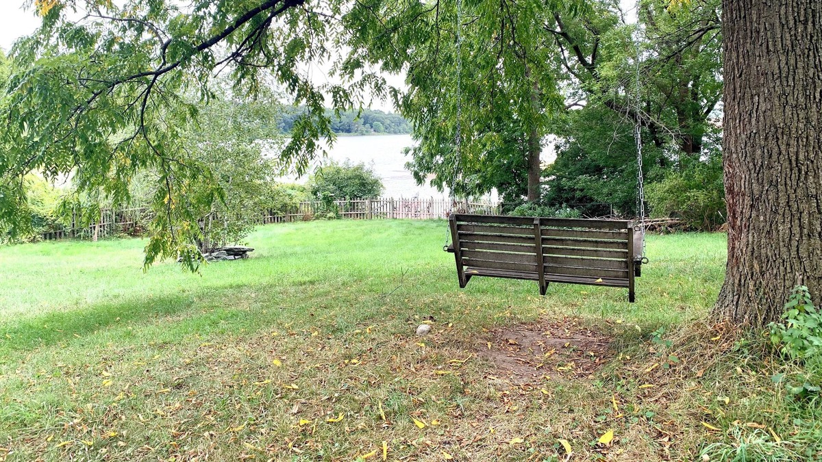 Warwick Apartment | Large Historic Farm House on lake