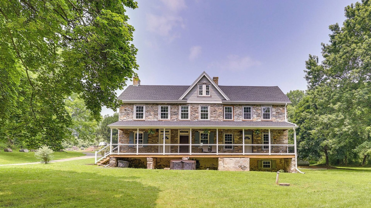 Wagontown House | Large Historic Home in Pennsylvania Dutch Country!