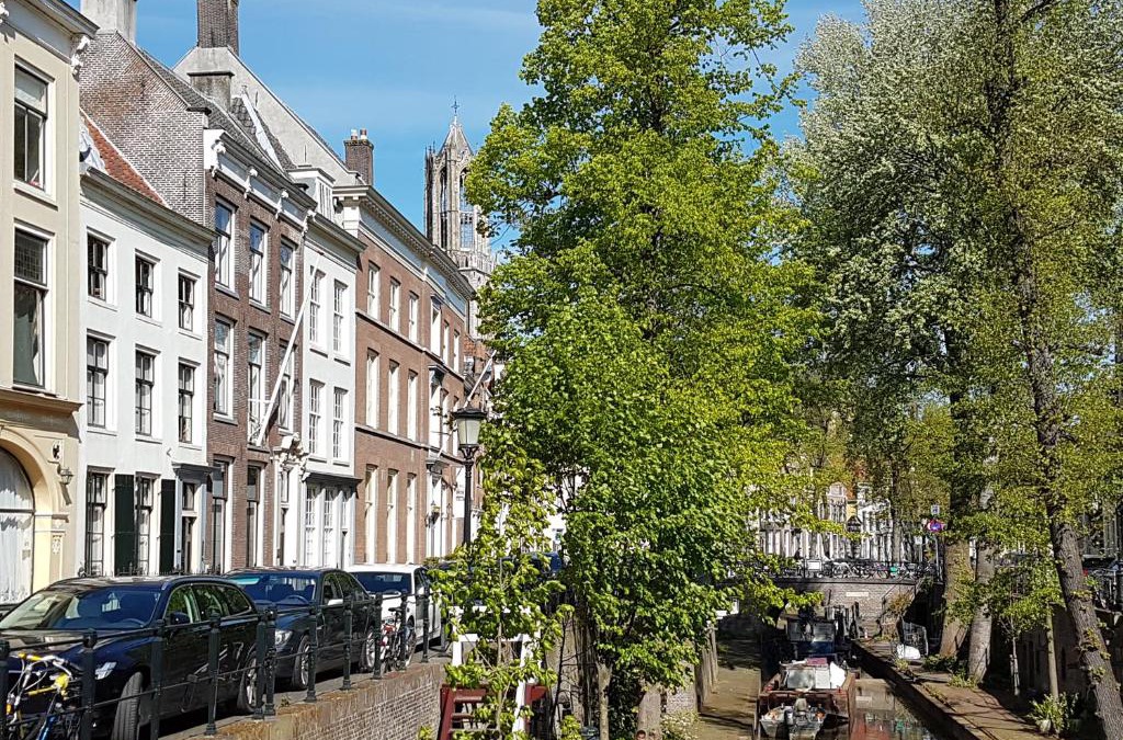 Utrecht City Center Apartment | Large Historical Apartment & Canal Terrace