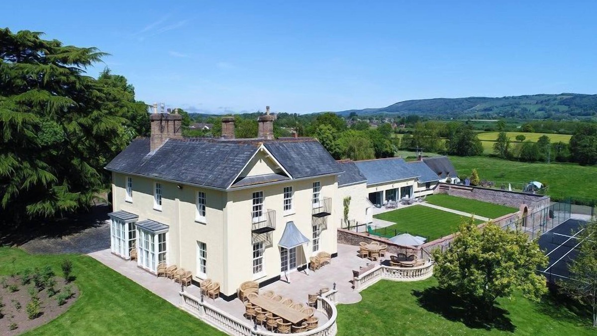 Bishops Lydeard House | Large holiday house, 10 en-suite rooms, indoor pool, tennis court, hot tub and cinema room