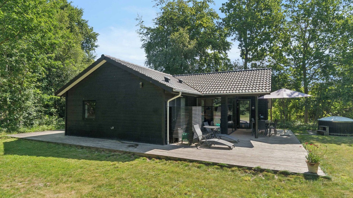 Hoensinge House | Large holiday home with hot tub by Vig Lyng