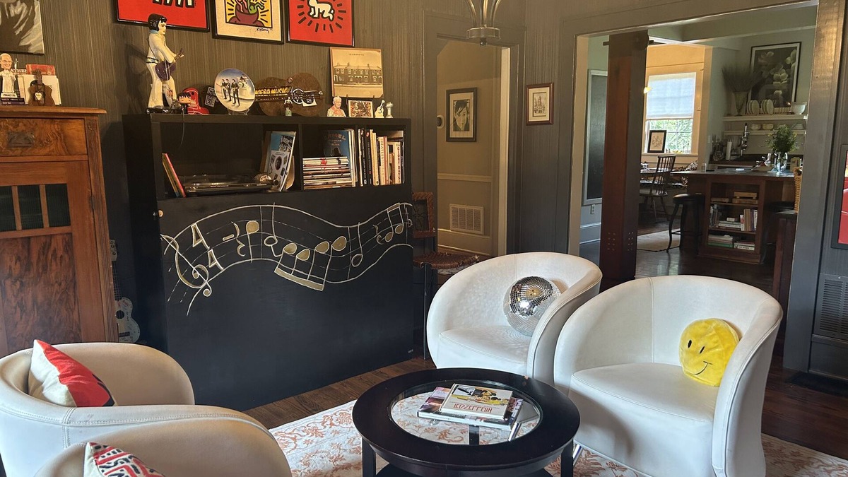 Athens House | Large home 12 mins from Sanford Stadium/downtown, 8 mins to Botanical Gardens