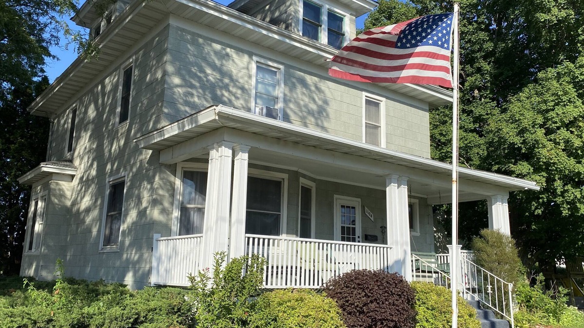 Dyersville House | Large Home 5 min to Field of Dreams