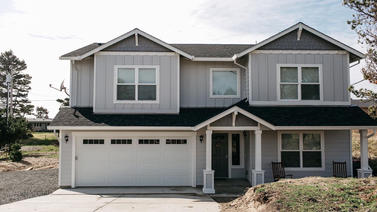 Warrenton House | Large home in Gated Beach Front Community -4 bed/3 bath and Hot Tub!
