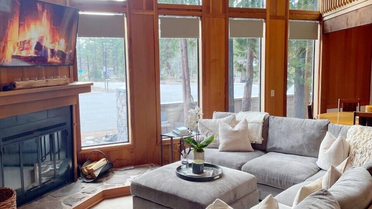 Lake Forest House | Large home in perfect Tahoe City Location
