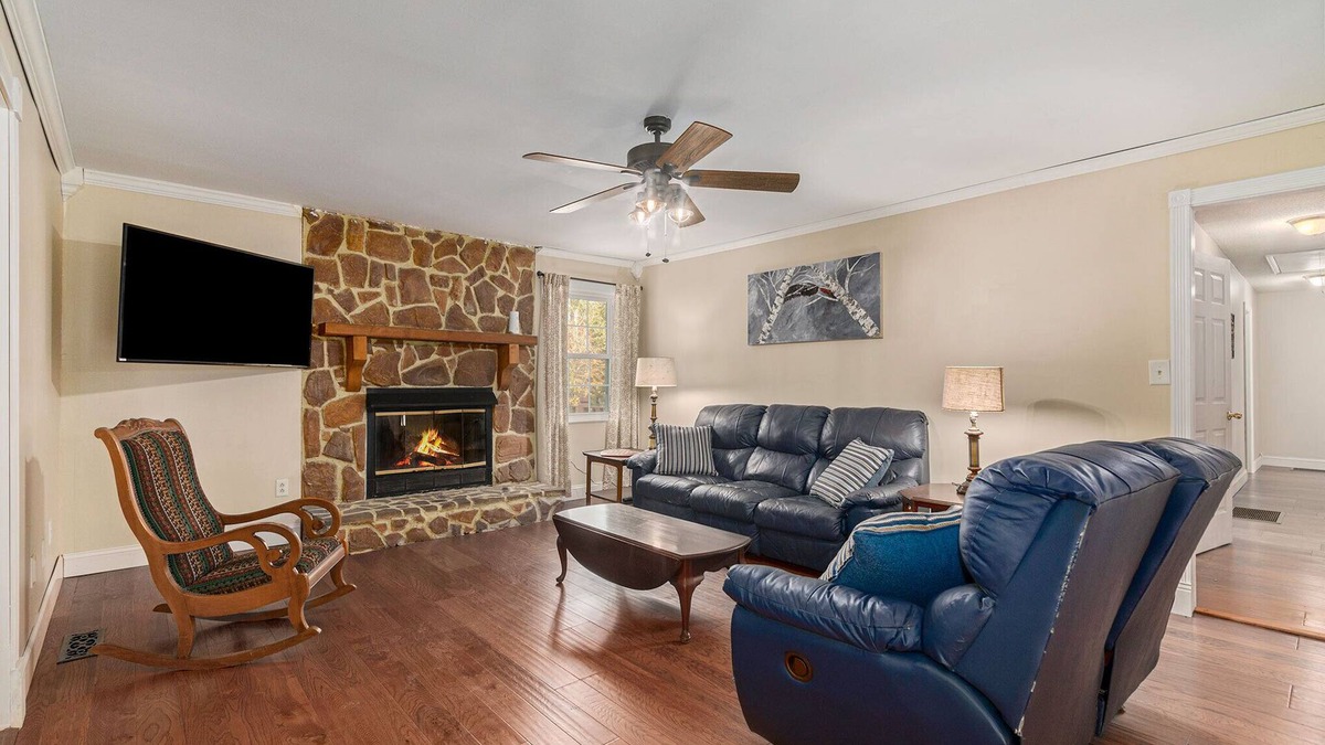 Shannon House | LARGE home near Hoover Met, Golf & Tuscaloosa