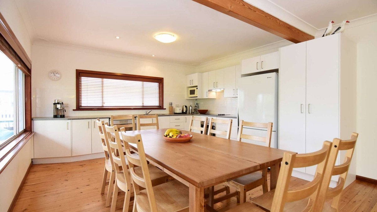 Currarong House | Large Home Near the Beach in Bush Setting