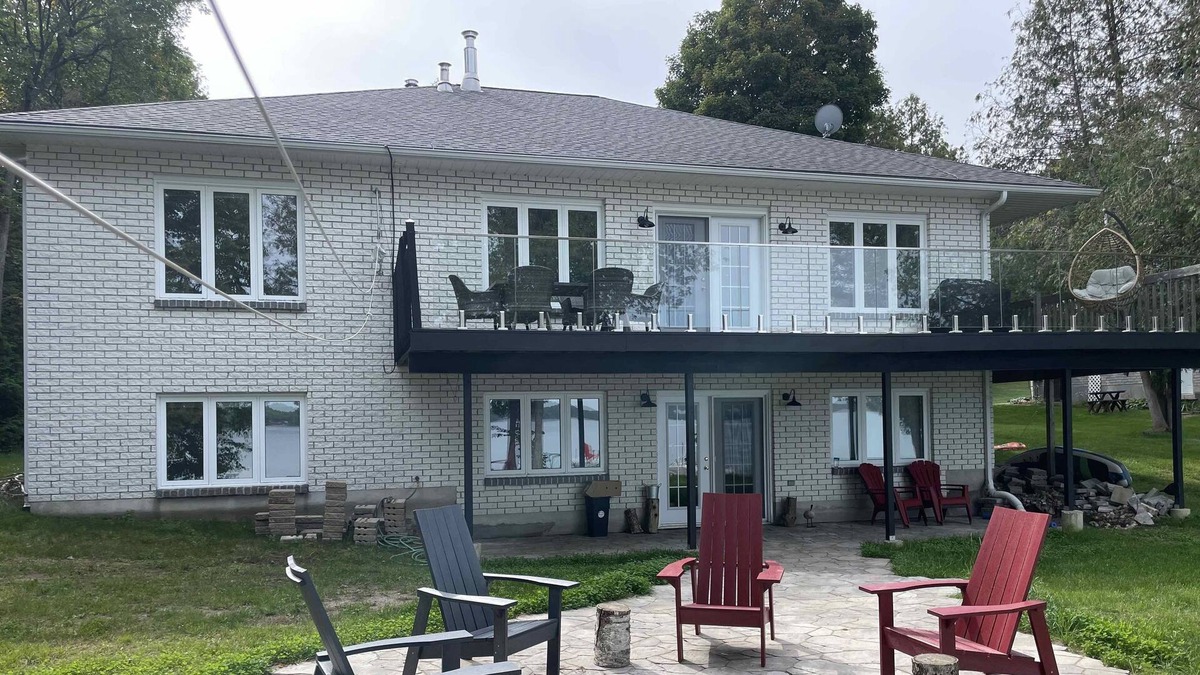 North Algona Wilberforce House | Large Home, Sunsets and Clear Shallow water await