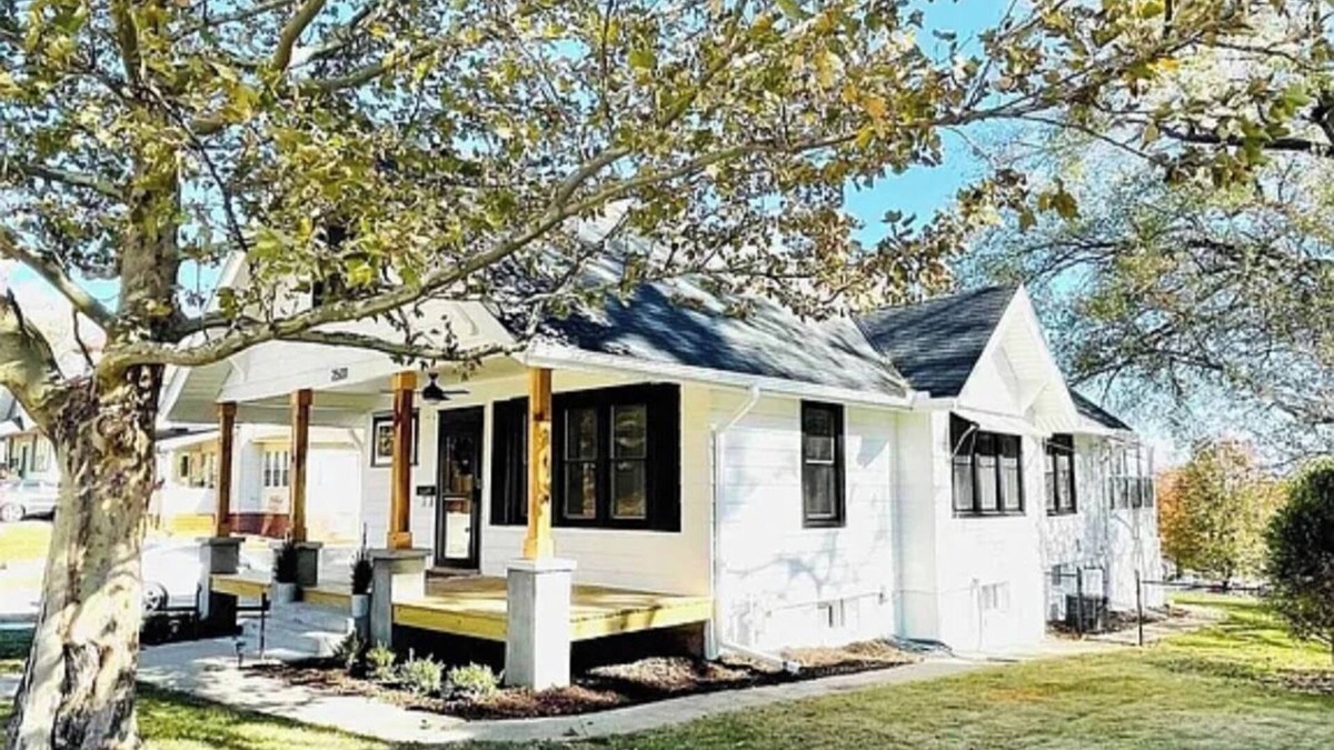Southeast Omaha House | Large home w/backyard & Hot tub near downtown, zoo