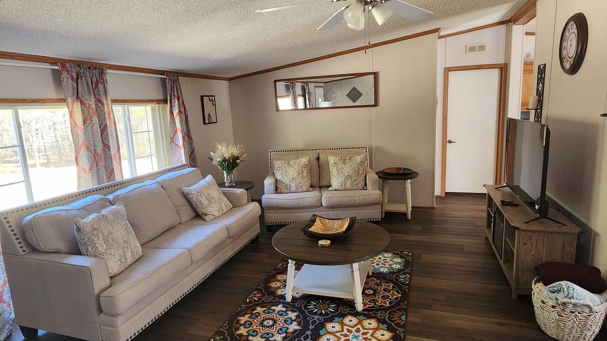 Preston House | Large Home with Ample Space for Family and Groups