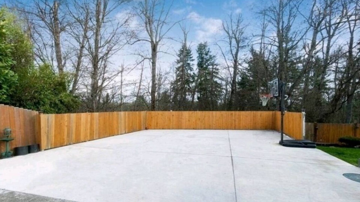 Puyallup House | Large Home with Extended Driveway Minutes from the Puyallup State Fair