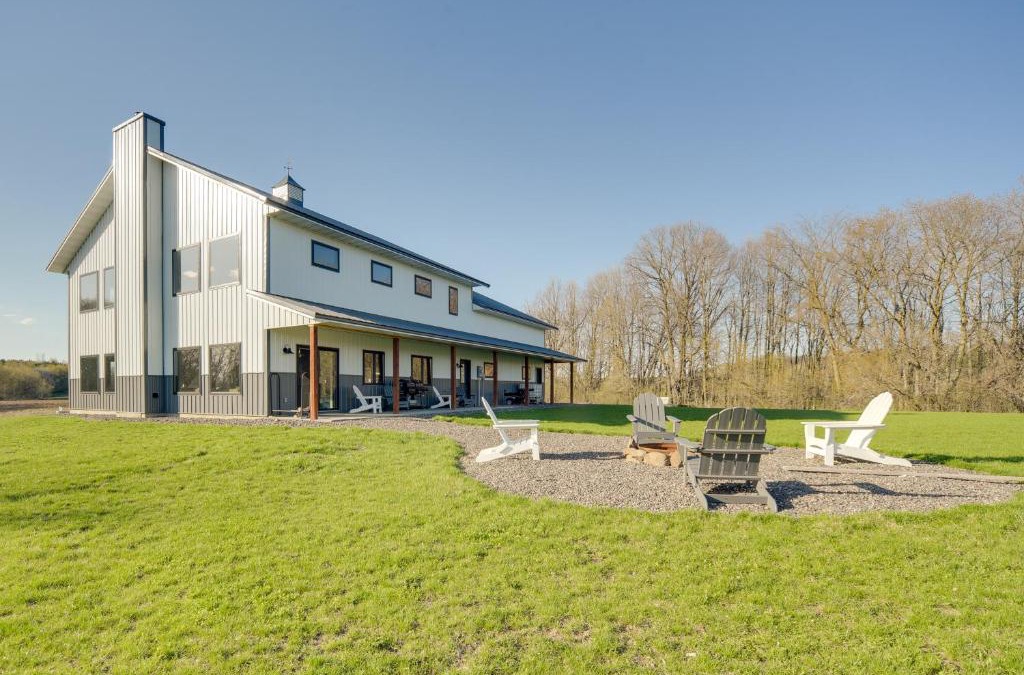 Sand Creek House | Large Home with Land in Prairie Farm!