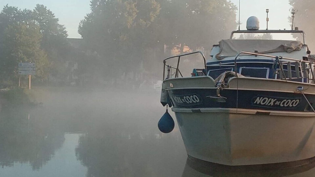La Ferte-sous-Jouarre Boat Rental | Large houseboat on the Marne, ideal for a family!