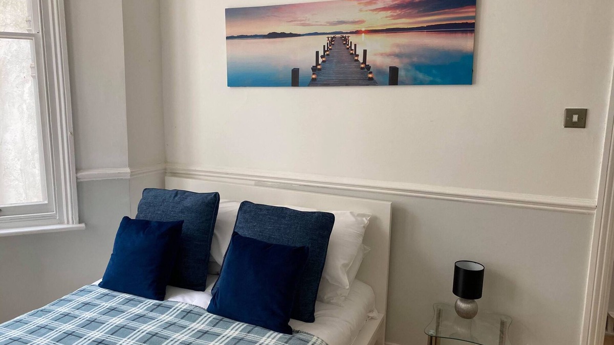 Kemptown House | LARGE HOUSE *2 minutes from beach* with outdoor terrace