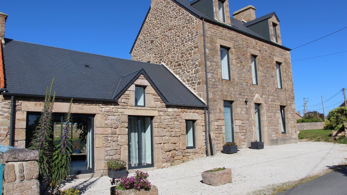 Fermanville House | Large house 6 to 12 travellers - 1 mn walk from the SEA