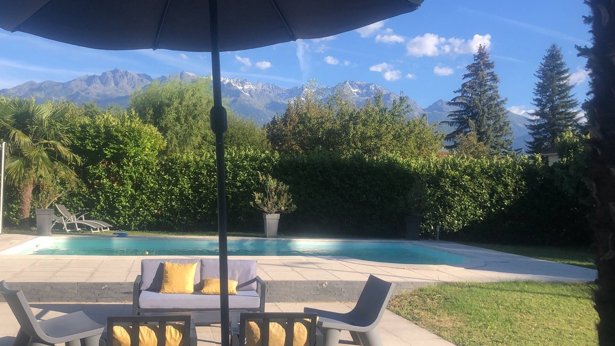 Crolles Villa | Large house 9P + C 200m² with individual swimming pool, beautiful view of mountains