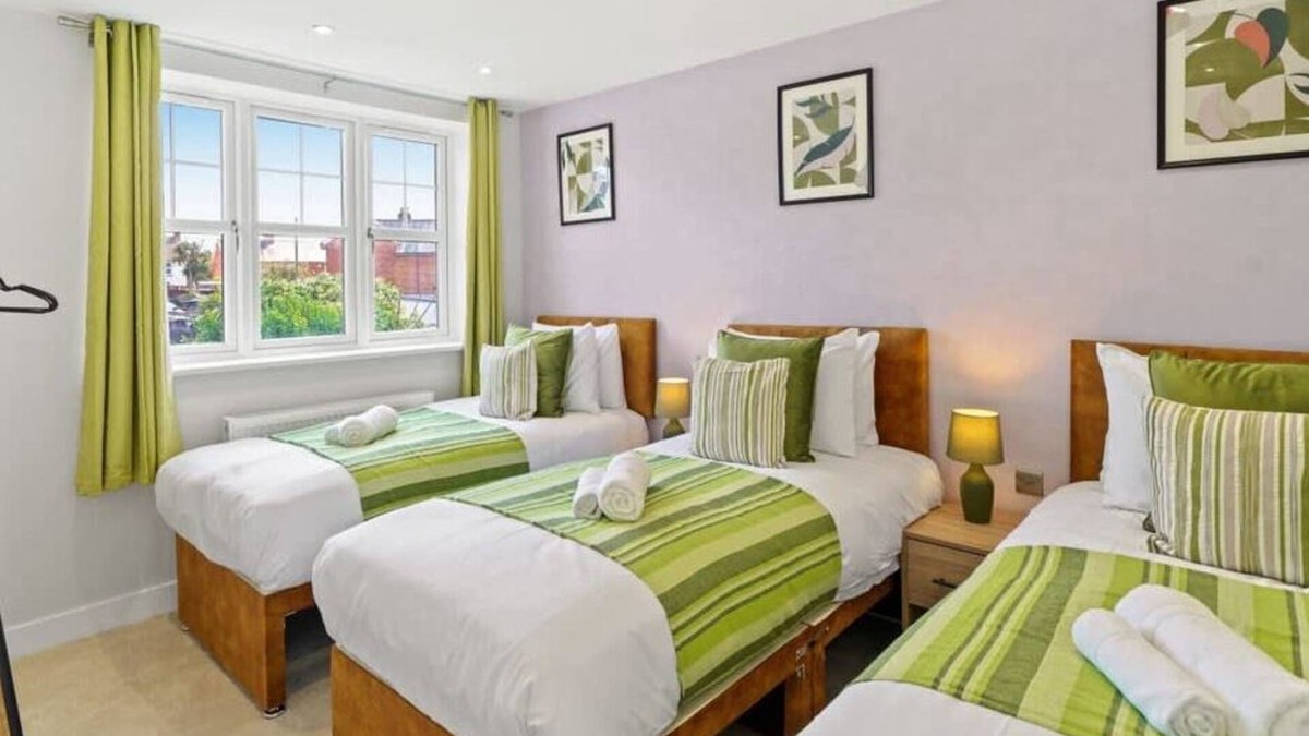 Rushmoor District House | Large House, Contractors/Families, 2X Free Parking