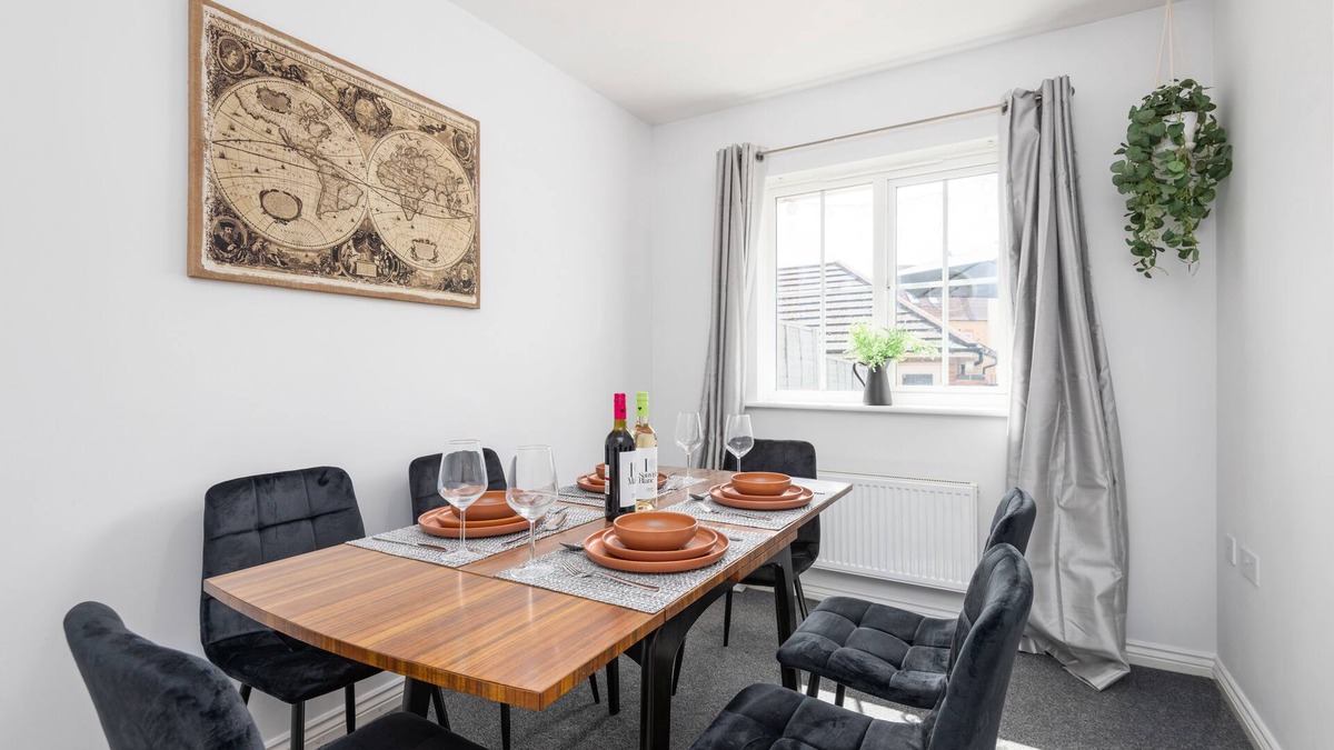 Ashford House | Large House, Contractors, Families, Free Parking