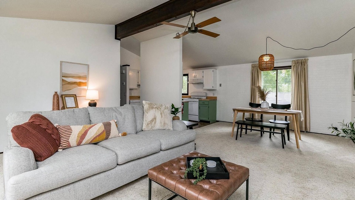 Mount Vernon House | Large House Downtown Mt Vernon, Dog Friendly