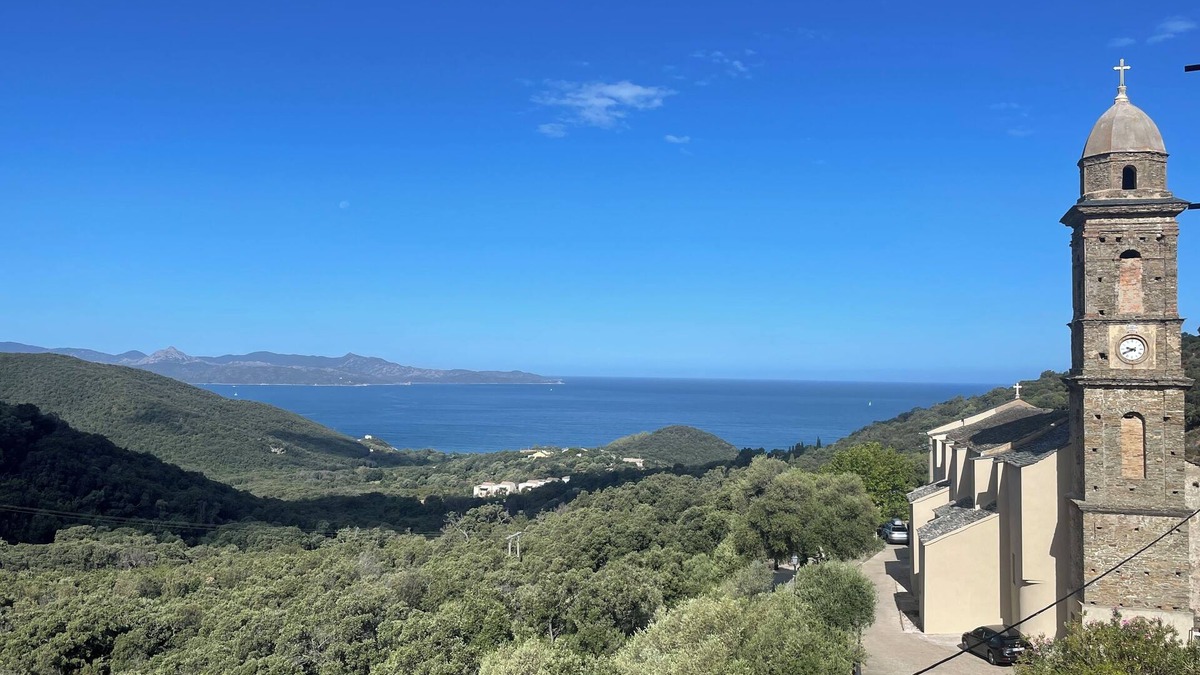Farinole House | Large house facing the sea, close to the beach