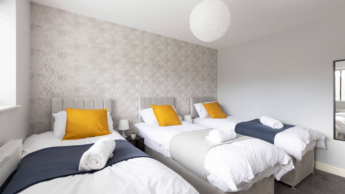 Beeston House | Large House/Fits 10/Near City/FREE Parking