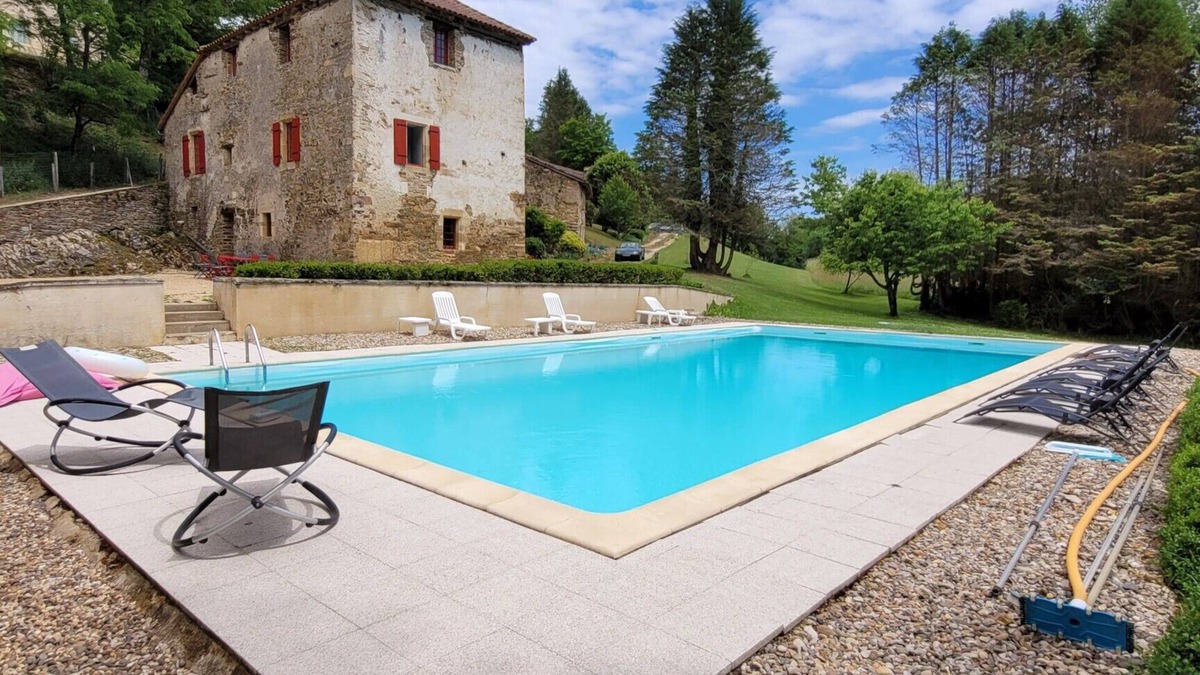 Saint-Paul-la-Roche Ski Chalet | Large house for 8 - Peace and quiet - Pool