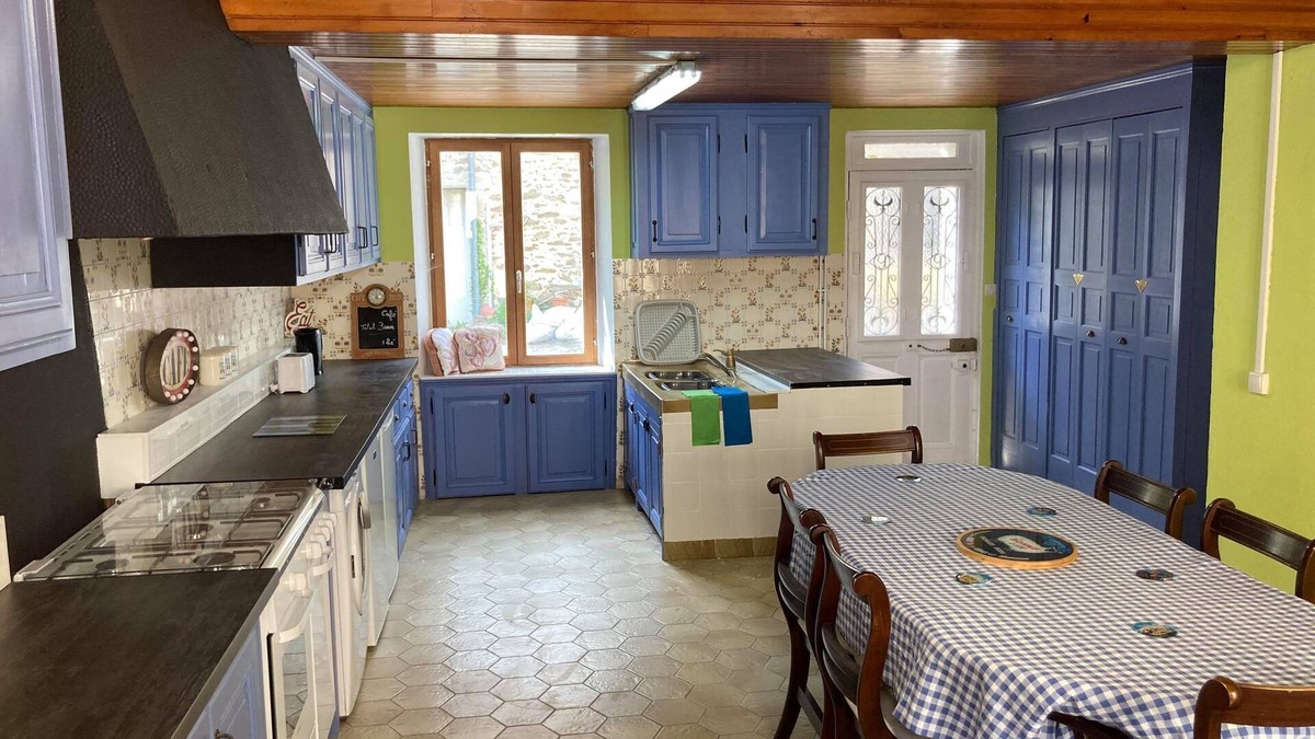 Lauriere House | Large House in Rural France near fishing lake
