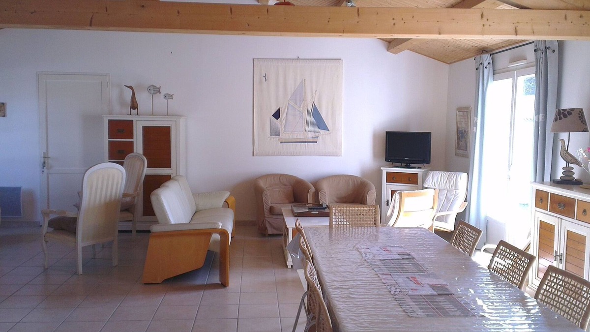 Barbatre House | Large house N10 400m from the sea and shops animals accepted