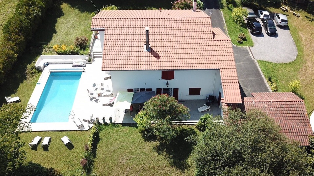 Lahonce Villa | Large house, standing, pool tranquility near the sea Biarritz Anglet