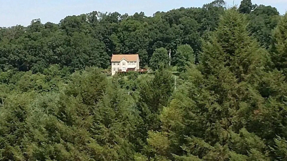 Glen Rock House | Large house that sleeps 10 on 15 acres near Heritage Rail Trails, Glen Rock, PA