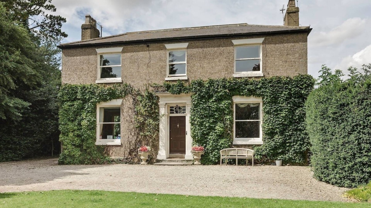 Ulceby Other | Large House with Garden & Outdoor Furniture - Ideal for Families & Dog Friendly