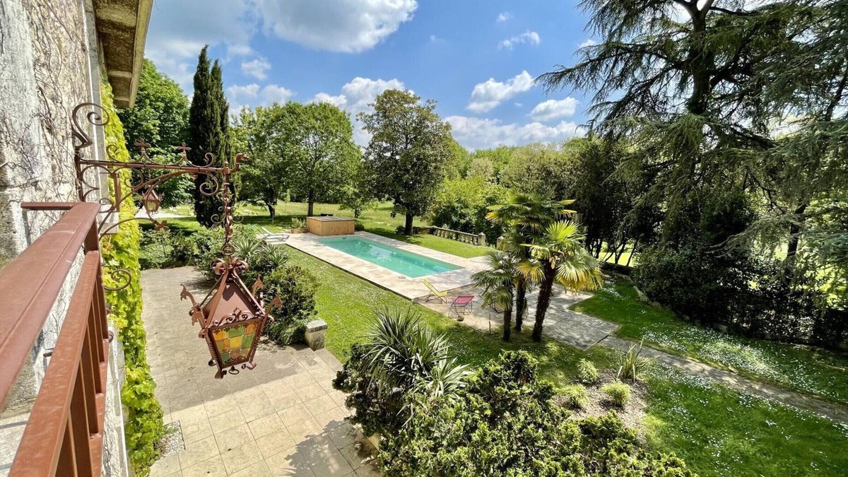 Pranzac Cottage | Large house with private pool, wifi, pets allowed for 15 guests.